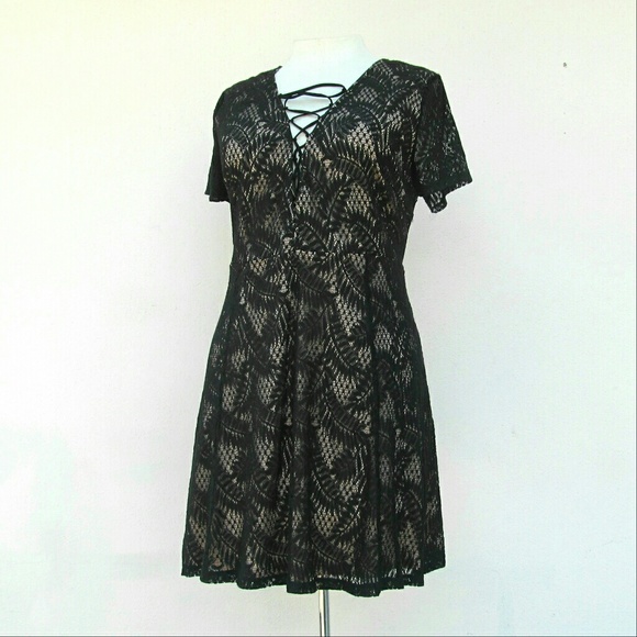 Plus Size Black / Nude Lace Up Dress Size 3X NEW - Picture 4 of 8